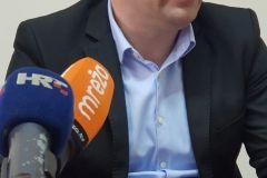 Na konferenciji za novinare predstavljen projekt Odvoji po boji, ukupne vrijednosti oko 1,400.000 kuna, 19. travnja 2018., mala vijećnica Grada Bjelovara FOTO: Grad Bjelovar https://www.bjelovar.hr